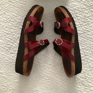 Naot Kate slide sandals. Size 9. EU size 40.